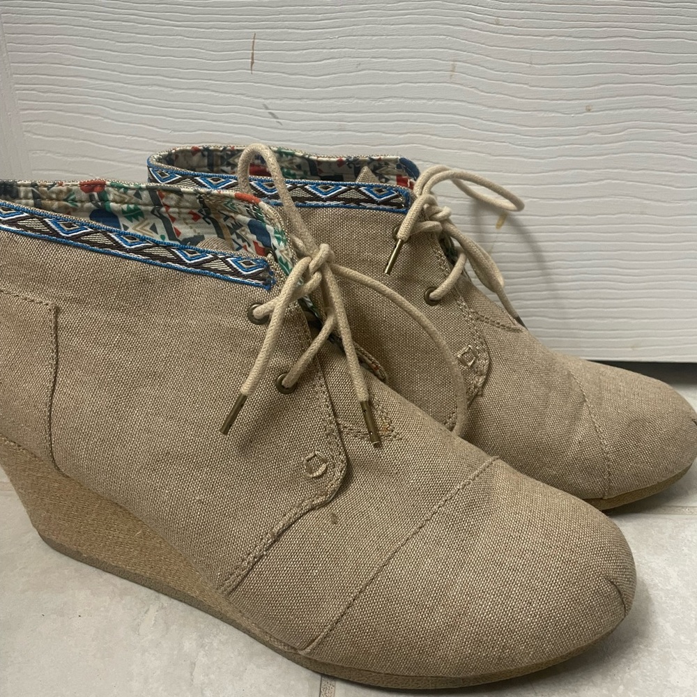 LIKE NEW SIZE 10 BOB Wedge Booties